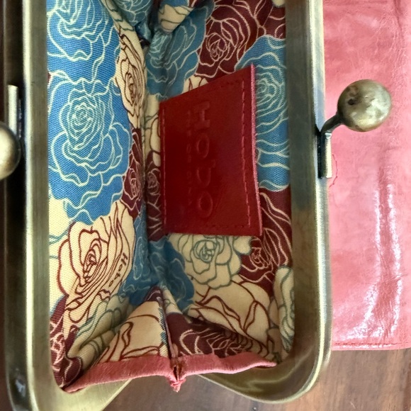 Hobo Coral Wallet - Picture 3 of 4